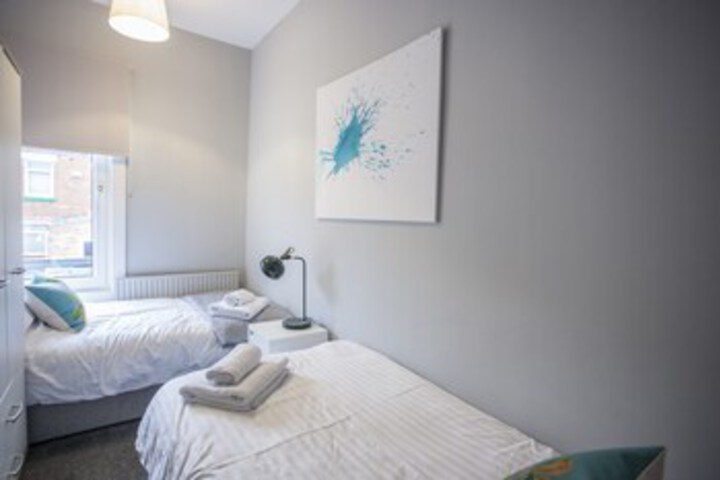 Room 32 of 35