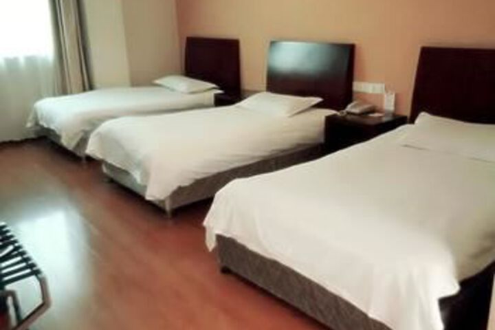 Room 2 of 10