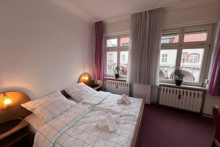 Room 28 of 49