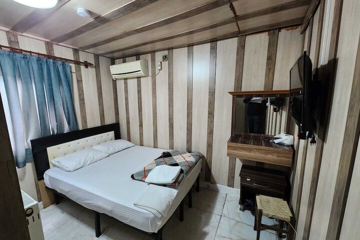 Room 16 of 39