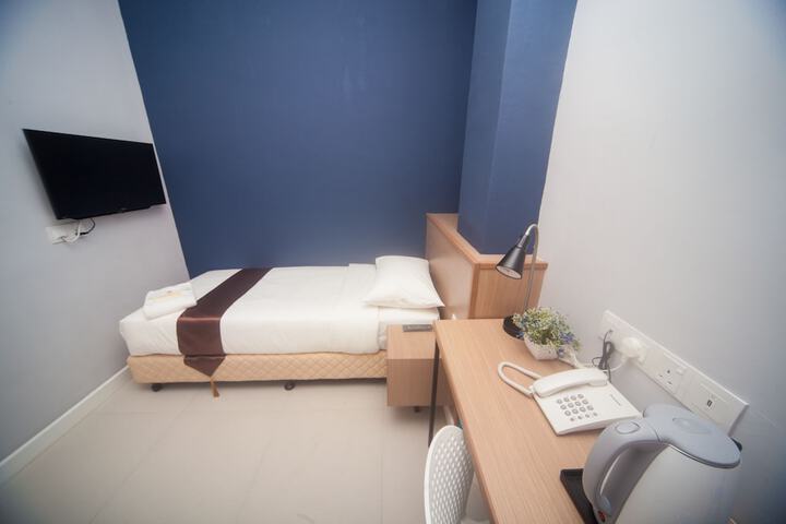 Room 6 of 63
