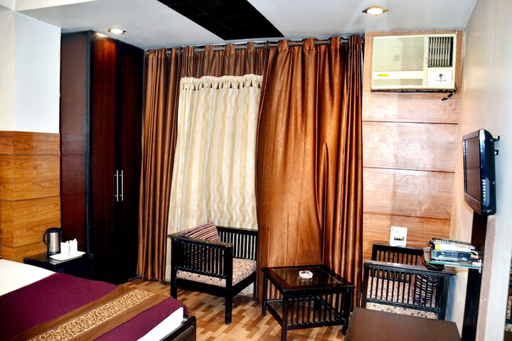 Room 27 of 52