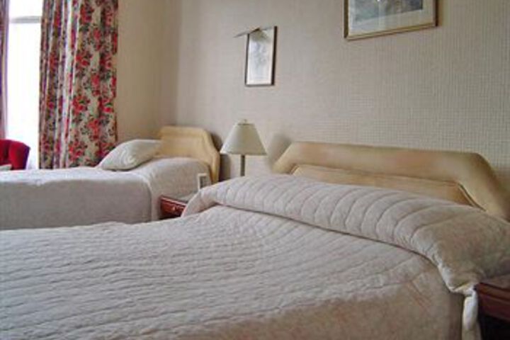 Room 2 of 10