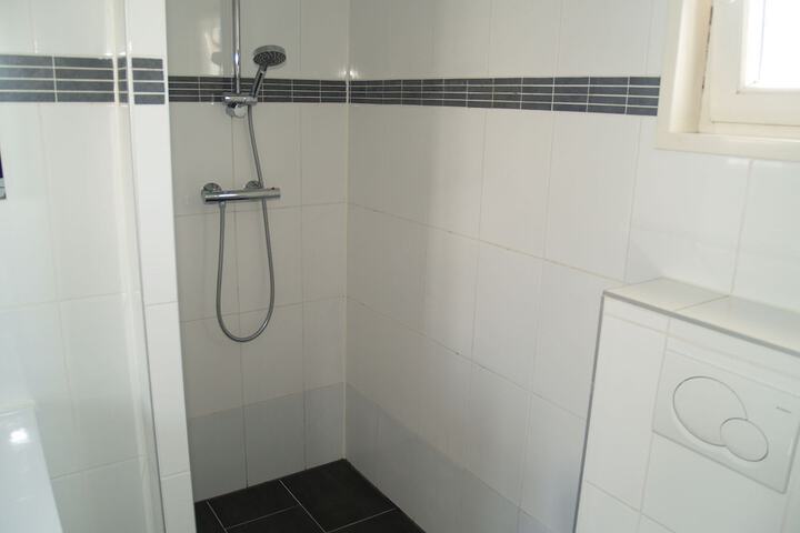 Room 4 of 40