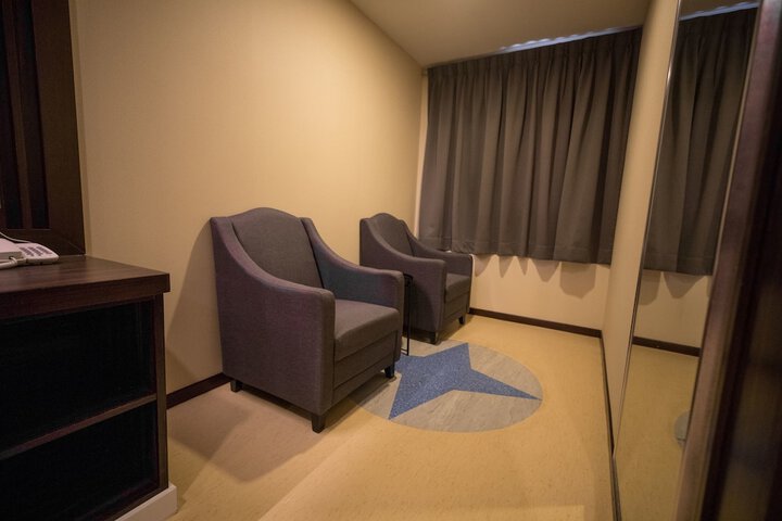 Room 13 of 36