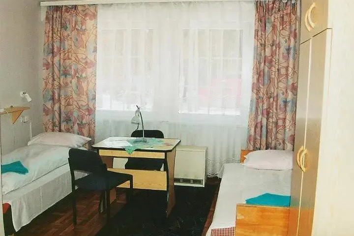 Room 2 of 21