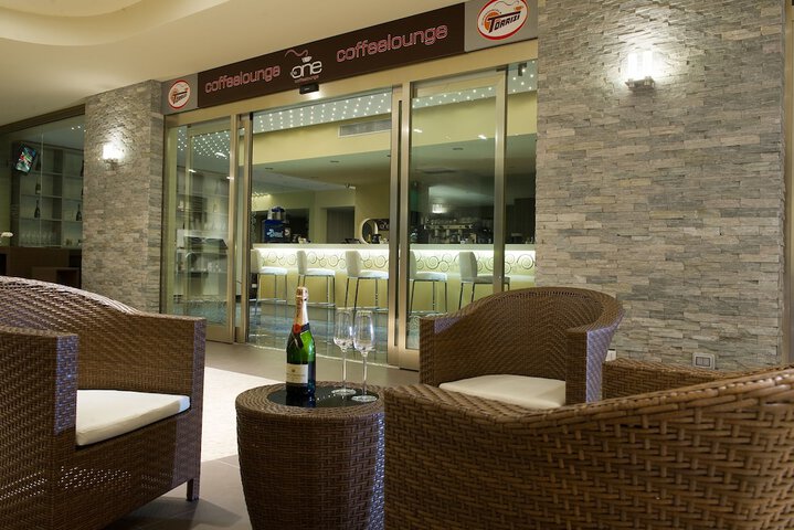 Lounge 56 of 66