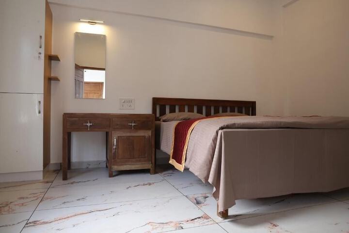 Room 4 of 13