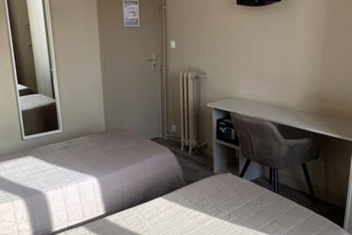 Room 4 of 17