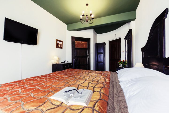Room 16 of 59