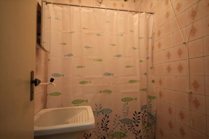 Room 15 of 18