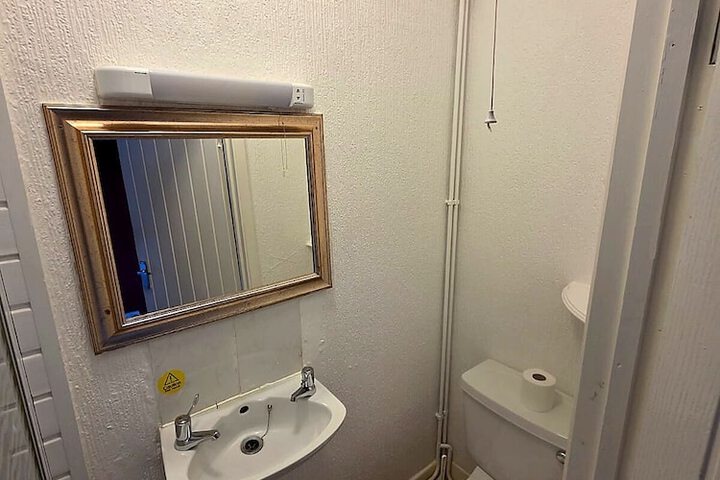Room 93 of 112