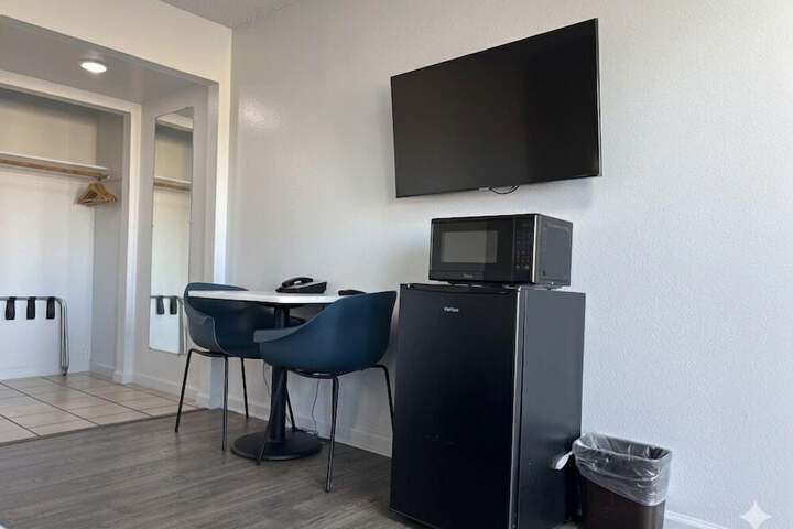Room 9 of 38
