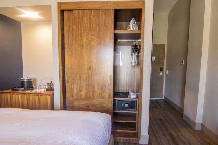 Room 17 of 93