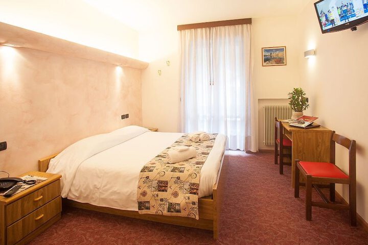 Room 4 of 35
