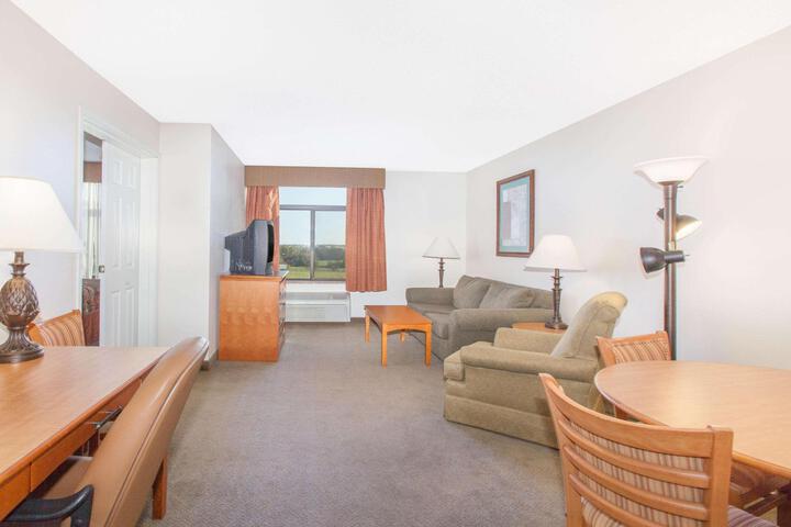 1 King Bed (2 of 15)