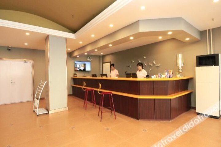 Rizhao Yuexuan Featured Hotel