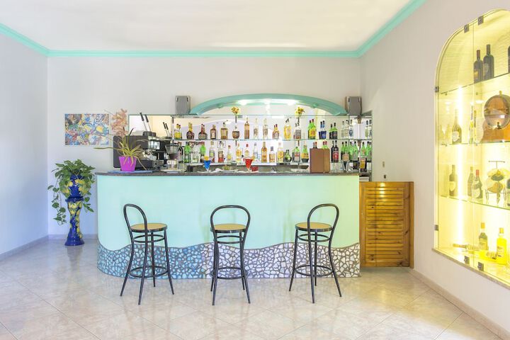 Lounge 40 of 45
