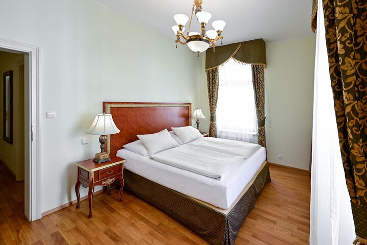 Room 10 of 49