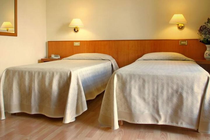Room 8 of 37