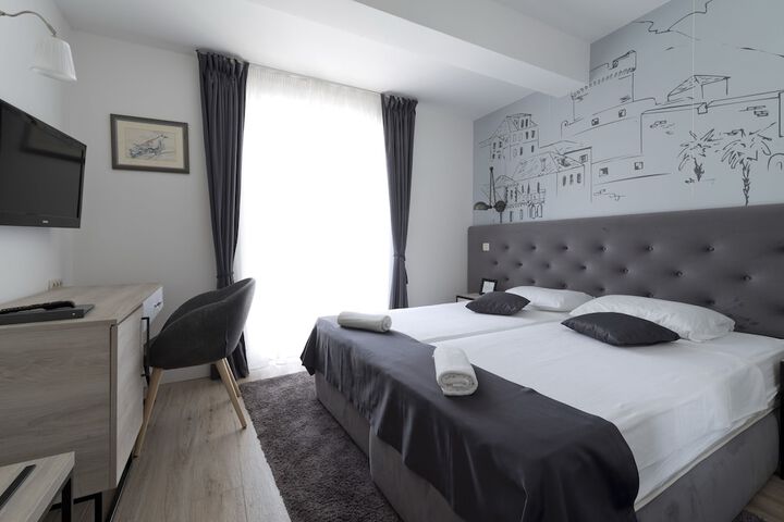 Room 14 of 52
