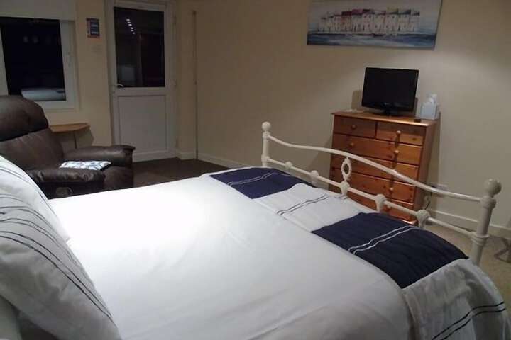 Room 5 of 17