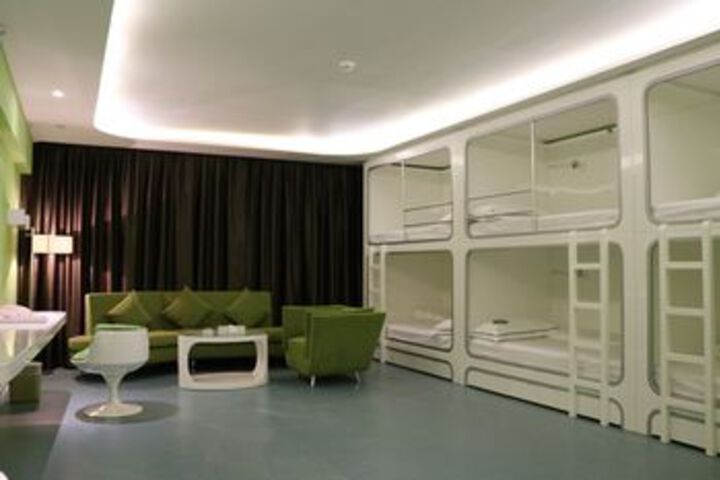 Room 10 of 29