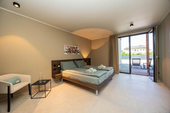 Room 9 of 34