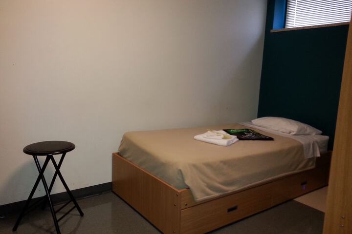 Room 10 of 34
