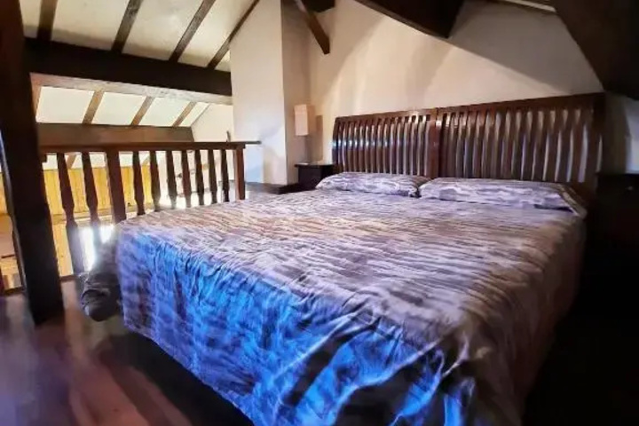 Room 6 of 11