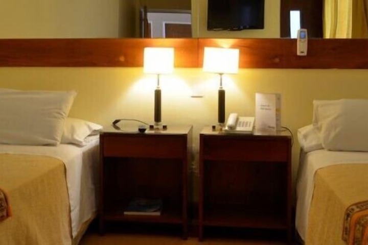 Room 8 of 40