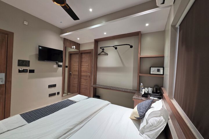 Room 2 of 61