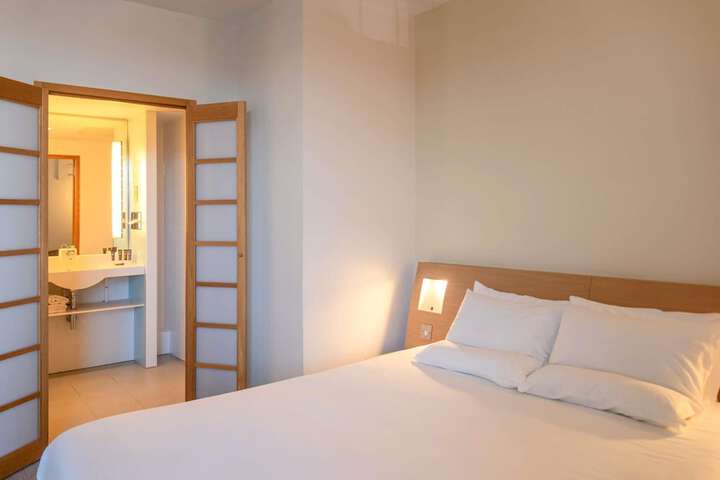 Room 51 of 227