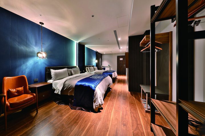 Room 8 of 38
