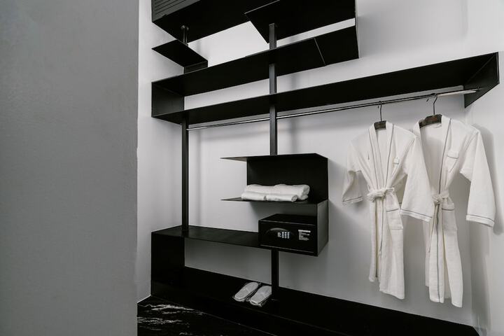 Room 12 of 85