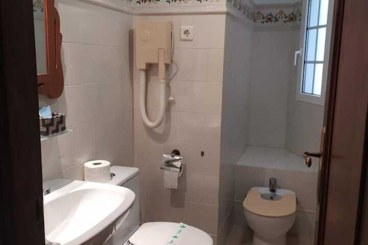 Room 12 of 38