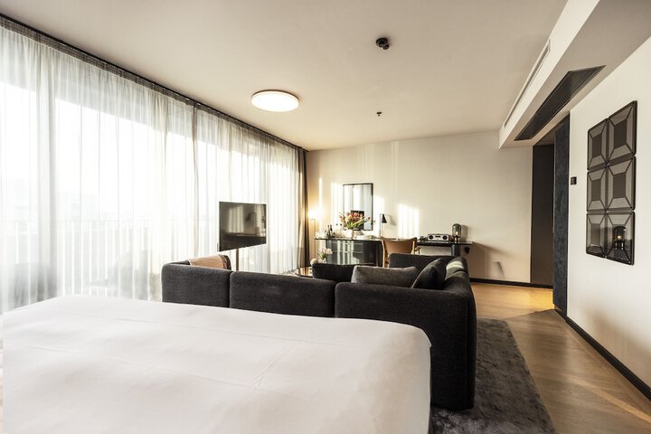 Room 25 of 66