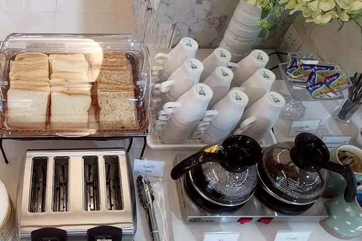 Breakfast/Coffee Service 90 of 103