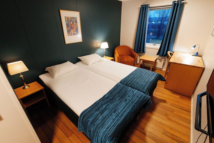 Room 18 of 199