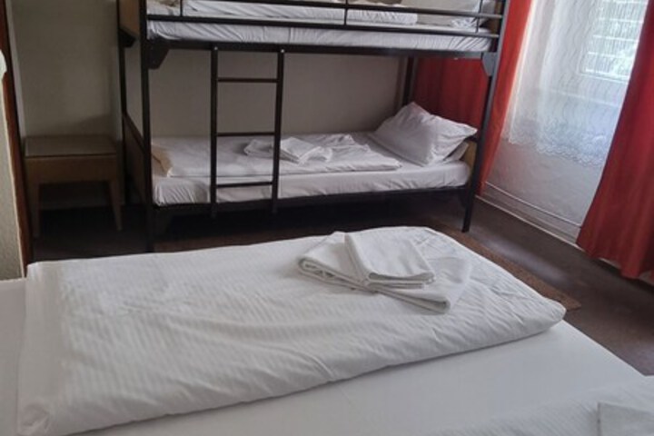 Room 8 of 16