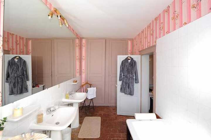 Room 17 of 53