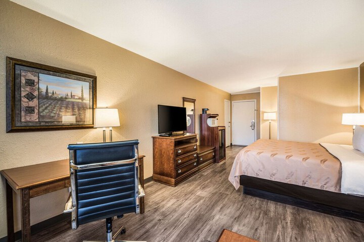 Room 9 of 38