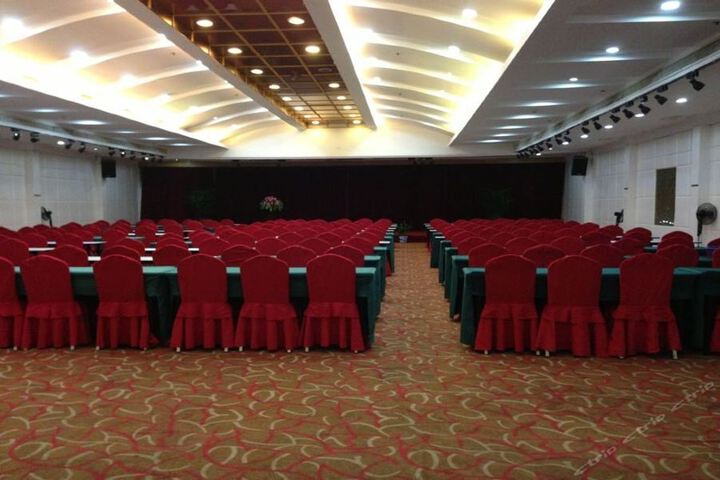 Red Sun Hotel