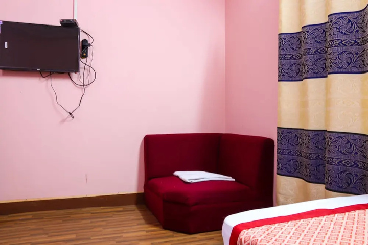 Room 6 of 13