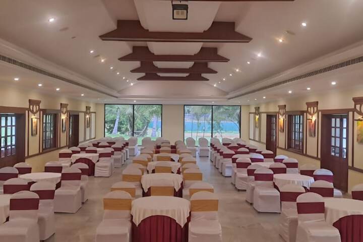 Ballroom/Hall 46 of 86