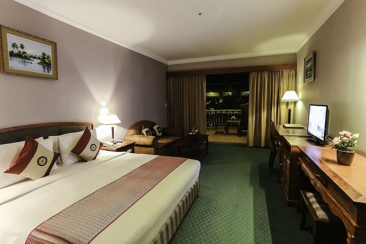 Room 27 of 65