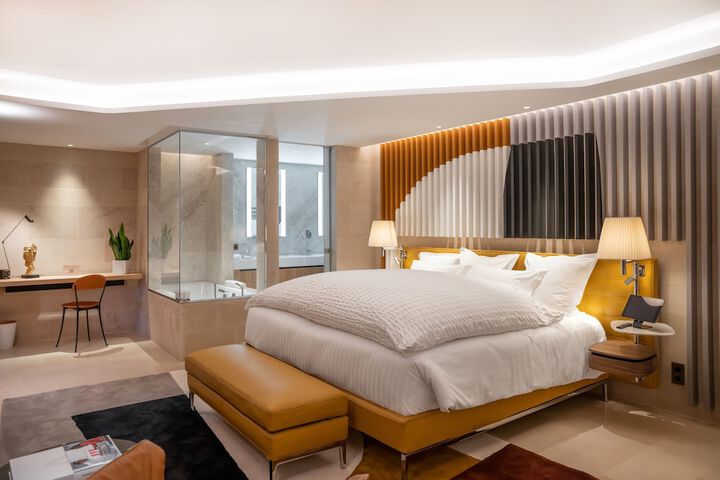 Room 2 of 62