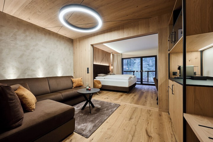 Room 14 of 90