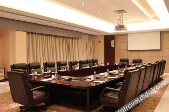Room 4 of 20