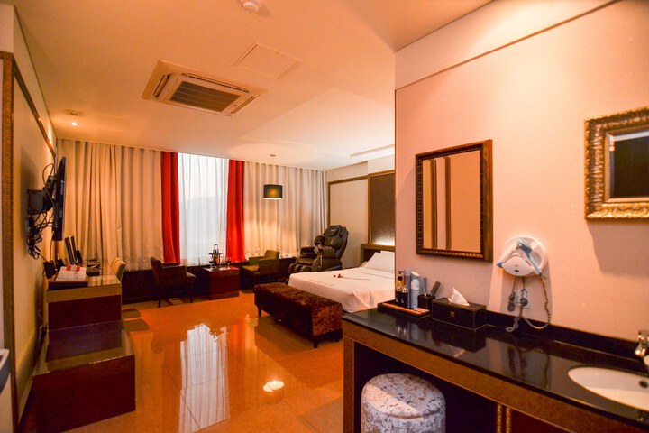 Room 30 of 54